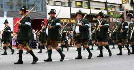 wiesn2015_trachtler2-trachten-und-schuetzenumzug